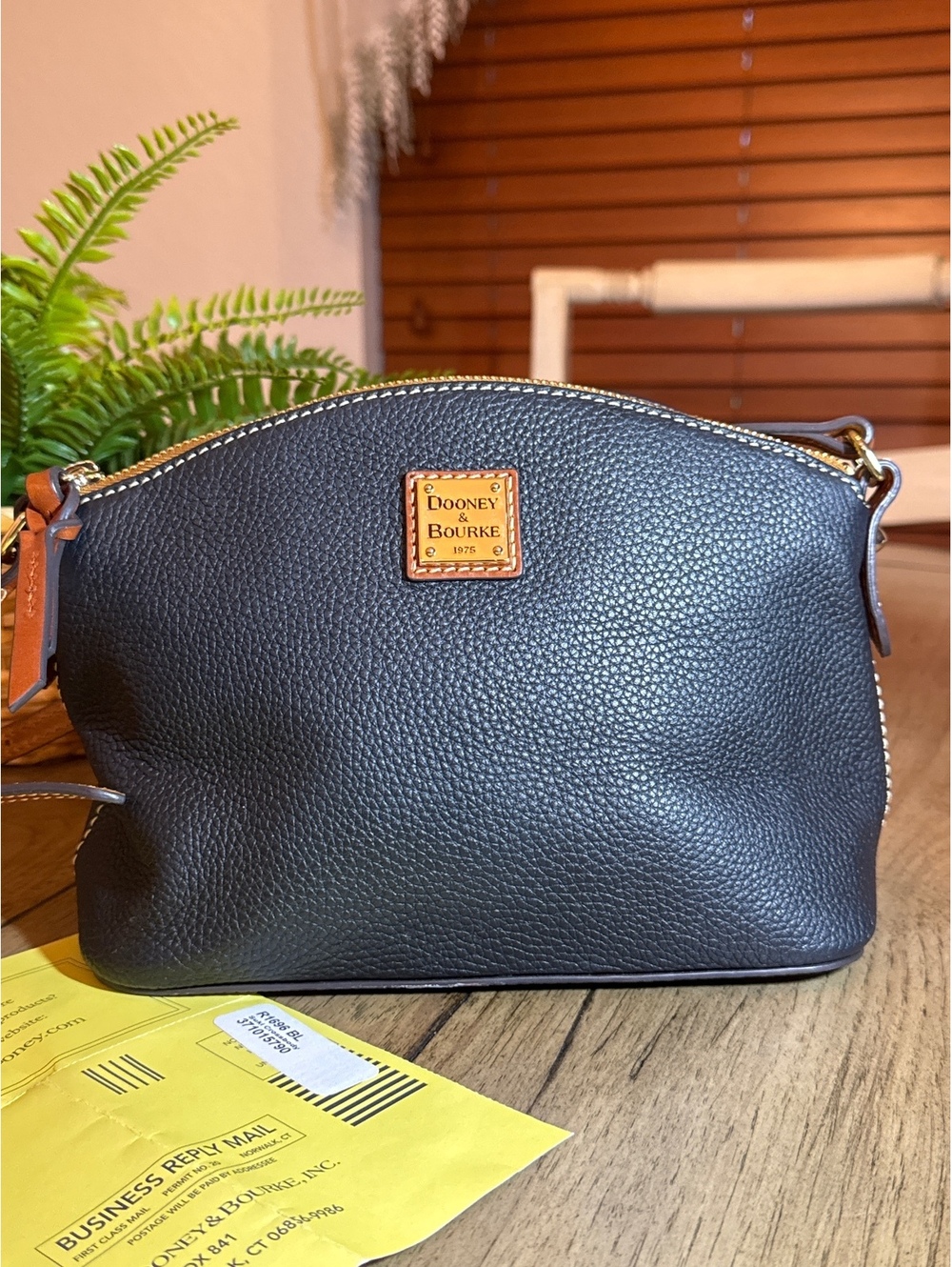 Authentic Dooney & Bourke Pebble Leather Crossbody Bag Black Tan Trim